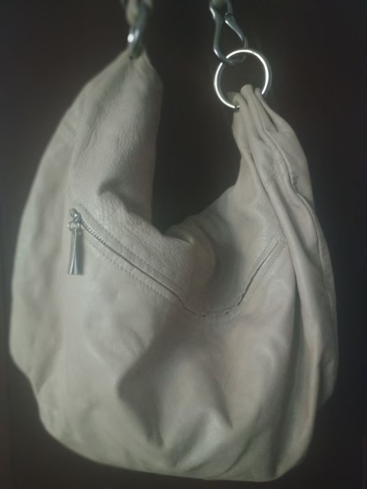 Piękna skórzana stylowa torebka ,beż ,na ramię