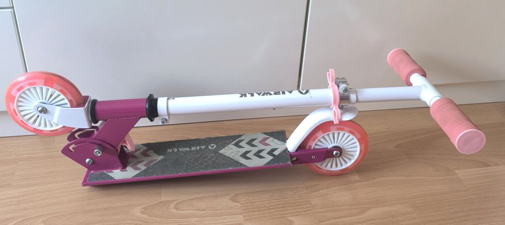 Самокат для дівчинки