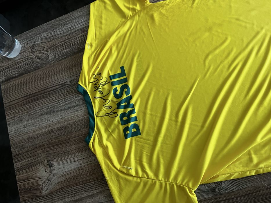 Camisa Brasil com Assinatura de Ronaldinho Gaúcho
