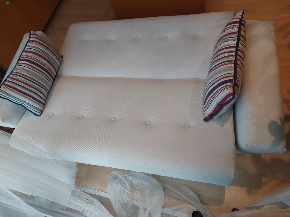 Sofa branco em tecido