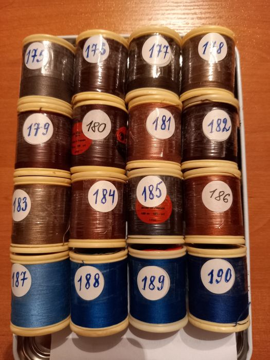 Катушки ниток для шитья
