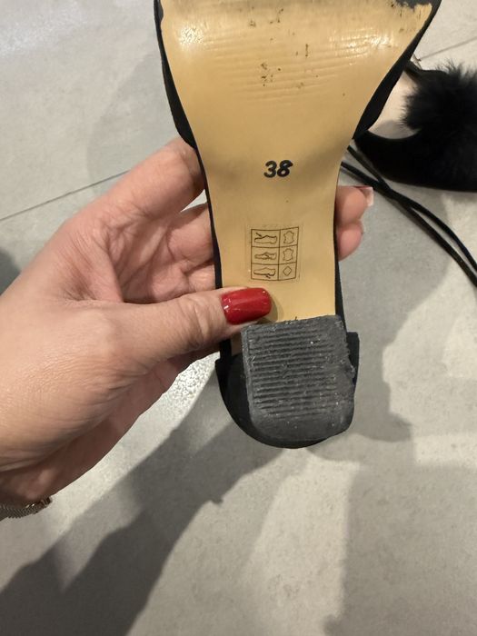 Czarne buty z naturalnym futerkiem roz 38 polski producent