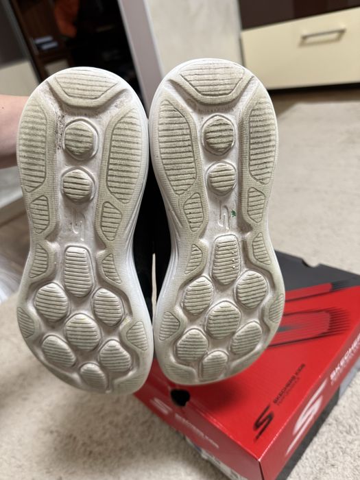 Кросівки skechers 35