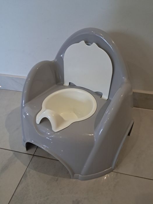 Bacio criança para aprender a fazer chichi