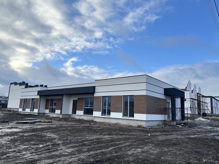 Кутовий котедж 80м2 з штукатурними роботами .