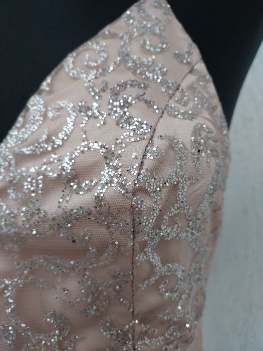 Elegancka sukienka wieczorowa w roz S/M.
