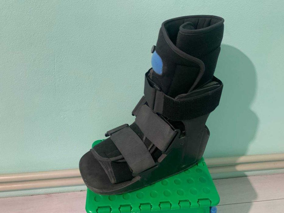 Ортез на гомілковостопний суглоб з надувним вкладишем