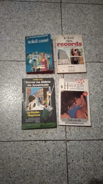 Vendo 14 livros vários tipos de história em bom estado