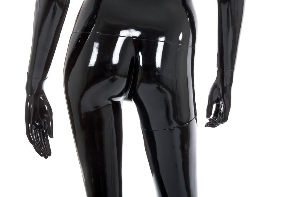 Mannequim feminino, braços ao lado - preto brilhante
