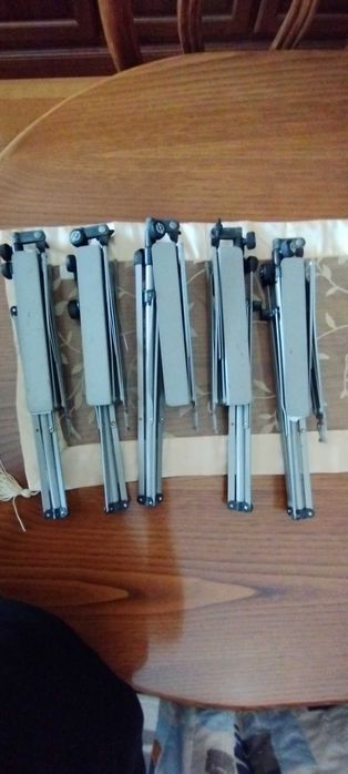 4 estantes de partituras com algumas marcas de uso