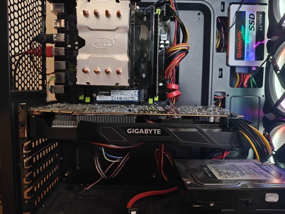 Продам ігровий ПК, GTX 1070 , xeon e 5 2670 v3 ,16 gb gddr 4 ,1 tb ssd