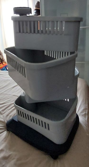 Torre para organização com 4 prateleiras