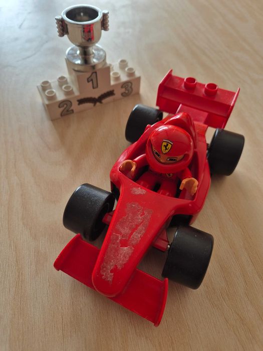 Lego duplo Lego Duplo zestaw 4693 Ferrari F1 bolid, puchar, podium