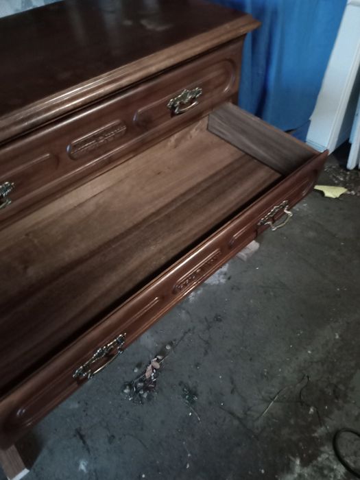 Cómoda antiga de quarto gavetas