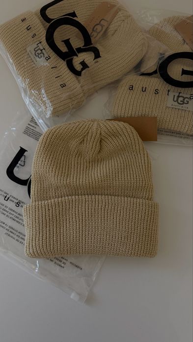 Шапки UGG нові по мінімальній ціні