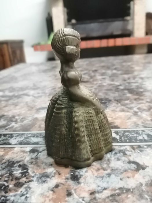 campainha de mesa antiga , em metal