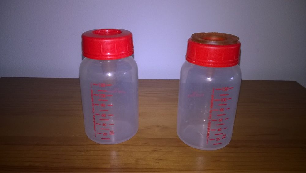 Dois biberons para animais lactantes