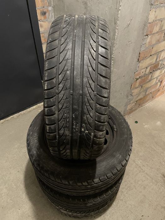 Продам комплект шин R16 Фольцваген Туран
