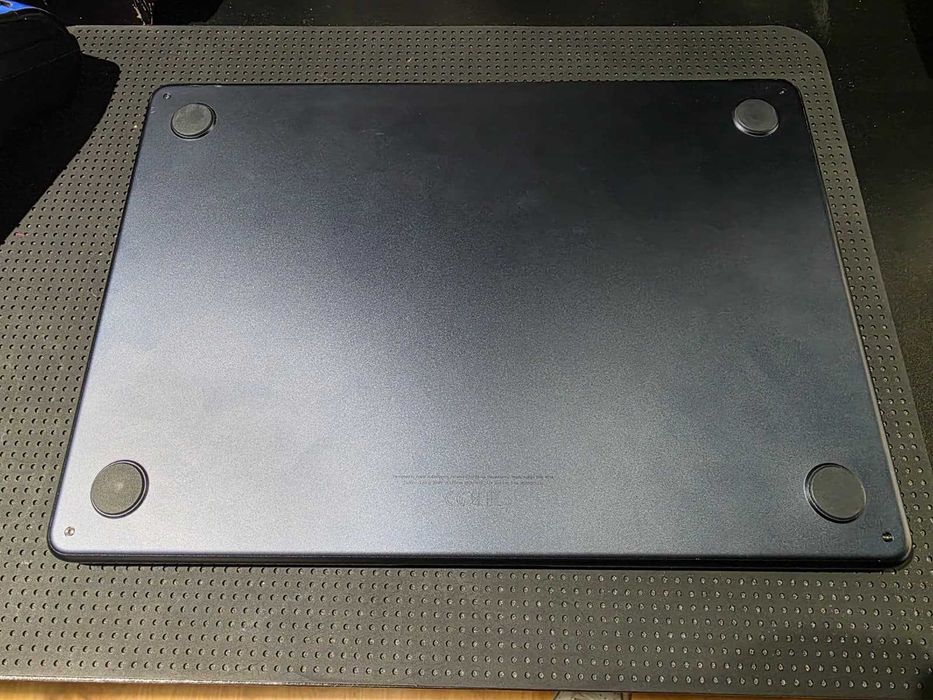 MacBook Air 13" 2022 M2 8GB/256GB Midnight - 18 Meses Garantia
