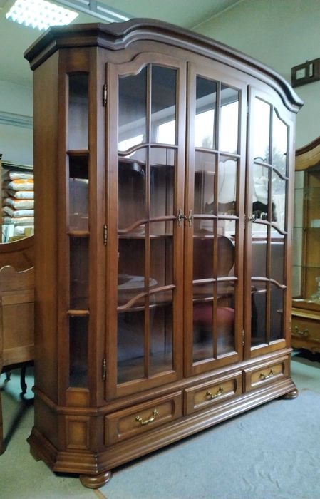 Witryna biblioteka 3-drzwiowa w stylu włoskim