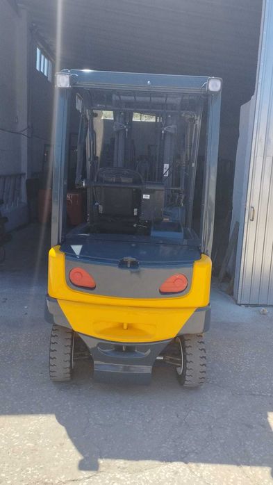 Empilhador eléctrico Jungheinrich EFG430 - 3.000 Kg (2629)
