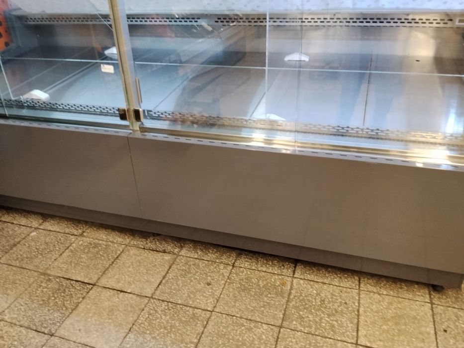 Sprzedam całe wyposażenie sklepu 100 m2, duże rabaty