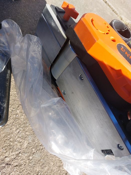 Рубанок електричний PL-82