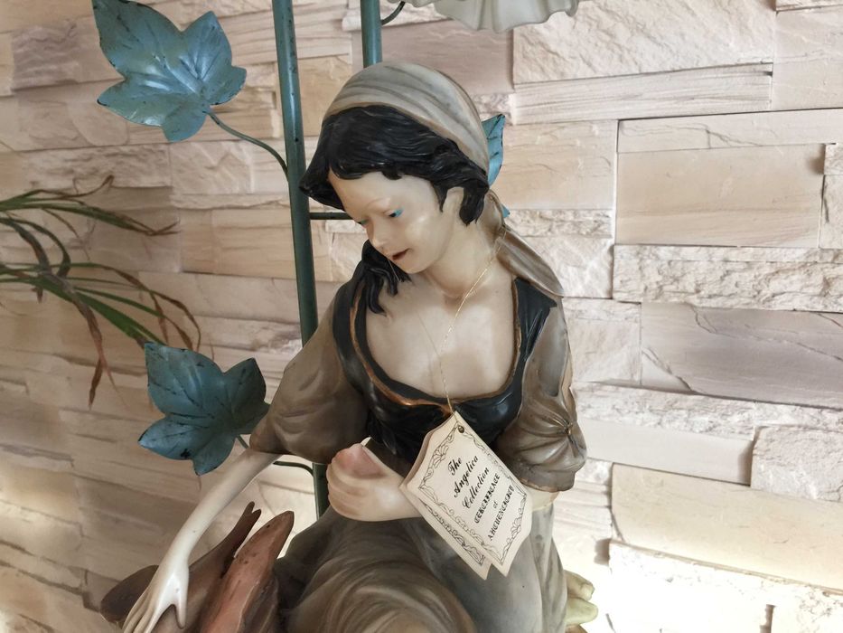 Piękna Włoska Lampka Nocna Postaciowa Marmur Alabaster