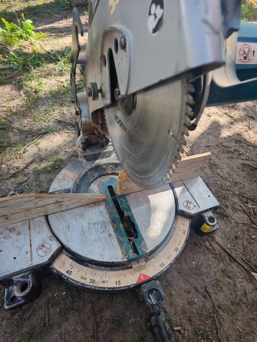 Продам торцювальну пилу makita