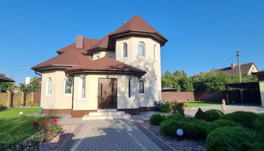 Сучасний будинок Липини ремонт меблі