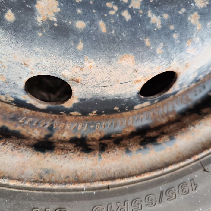 Зимова гума на металевих дисках