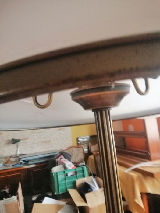 Piekna stojąca lampa z mosiądzu do salonu