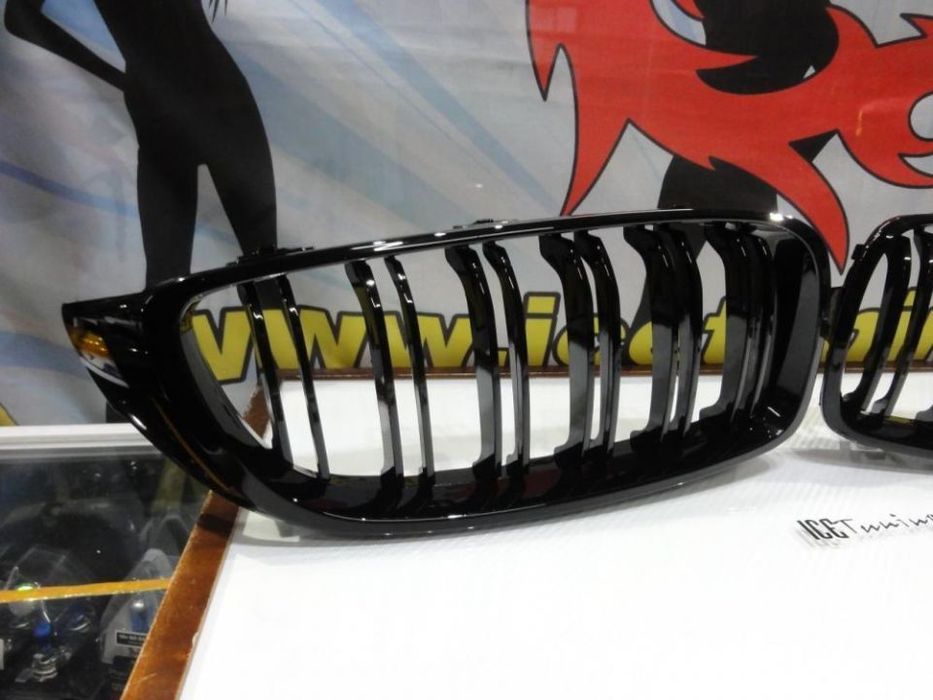 Grelha frontal BMW F32 / F32 / F36 M4 look / dupla lâmina em preto piano brilhante