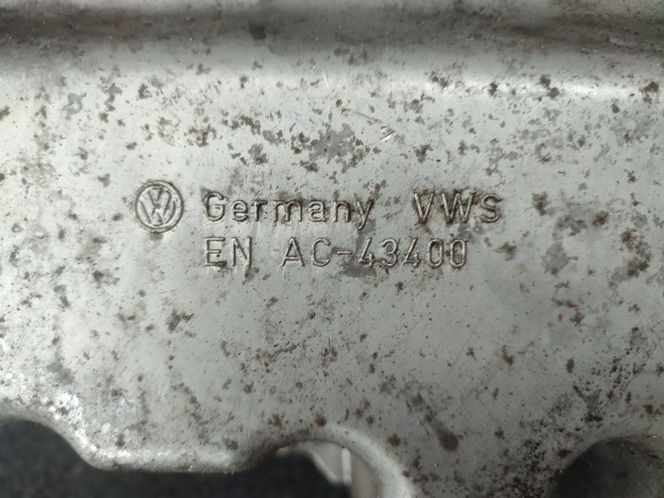 Масляний піддон двигуна  2.0тді Пасат Б6 Гольф 5 Шкода А5 03G103603