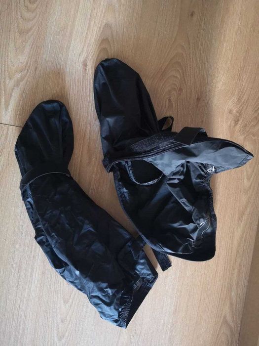 Impermeavél (casaco  S + calça M + bota 42 )