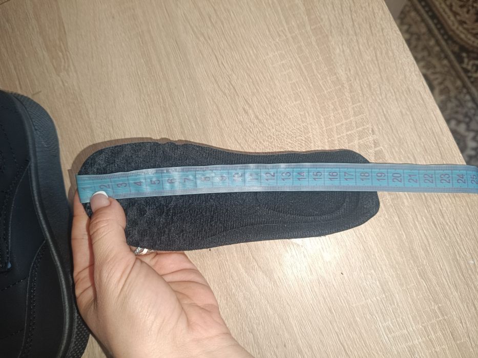 Продам осінні ботінки.