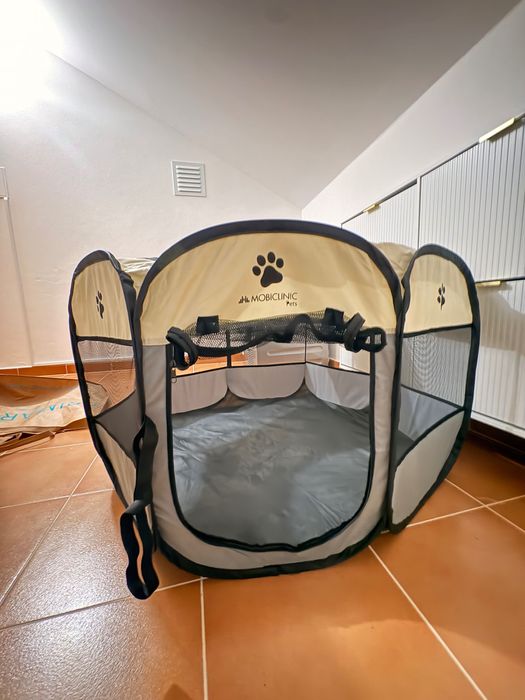 Parque canino compacto