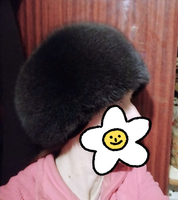 Шапка меховая очень тёплая.