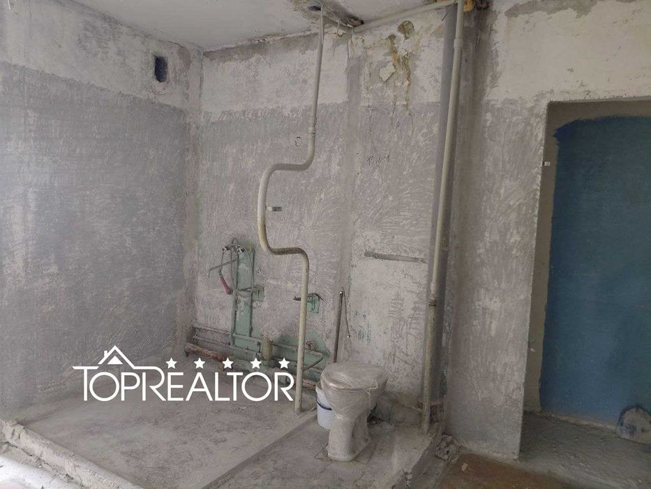 Продам 4-к. квартиру 3 хвилини м. Салтівська 522 мкр  Нескорених 20а