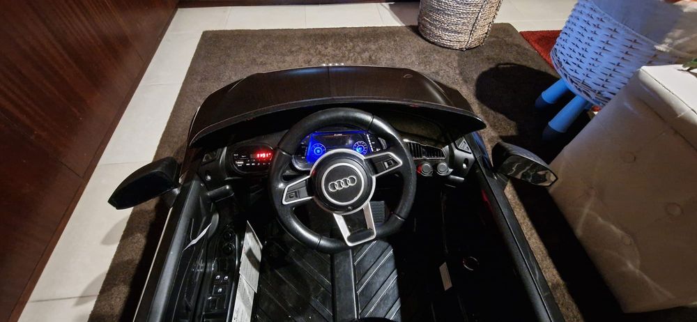 AUDI R8 - Carro Elétrico Infantil a bateria