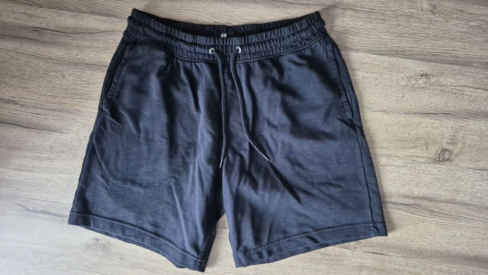 Spodenki bawełniane H&M  M
Rozmiar M
 Czarne 
Normalne ślady użytkowan