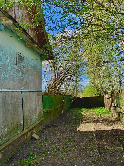 Земельна ділянка з будинком