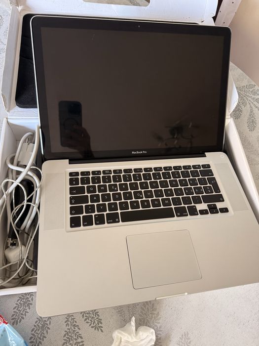 Apple MacBook Pro 15” A1286 (Mid 2010) Intel Core i5 / 4GB / 320GB