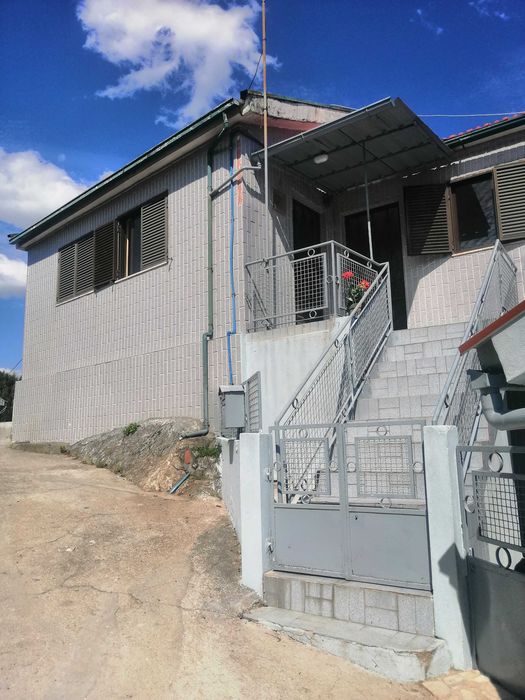 t3 bem situado na cidade de fafe