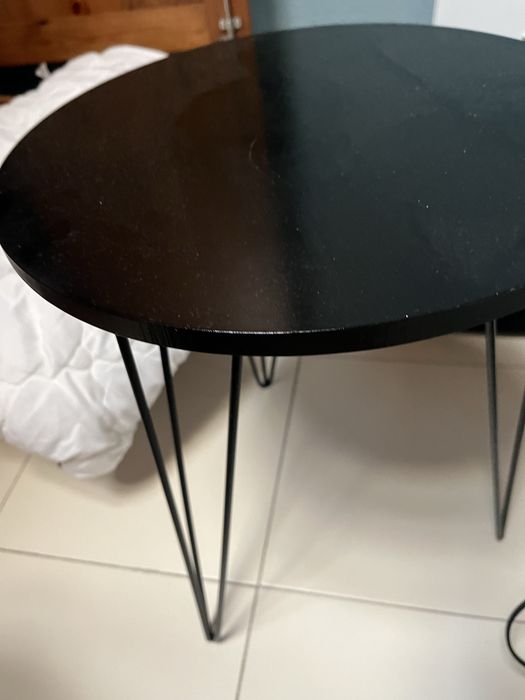 Mesa preta de 3 pes