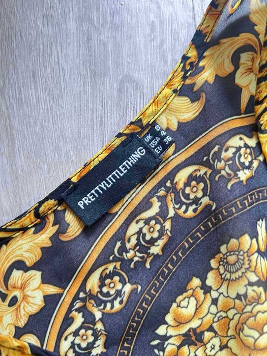 туніка на пляж від PrettyLittleThing. накидка