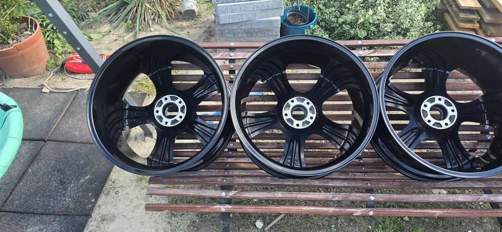 Felgi BMW X5 E70 F15 VW AMAROK 5x120 R22 ET35 Otwór piasty 74.1