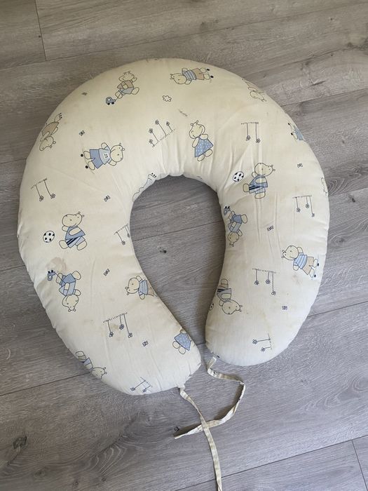 Подушка для годування немовля