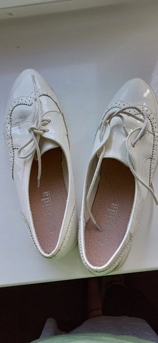 Броги Aisida белые