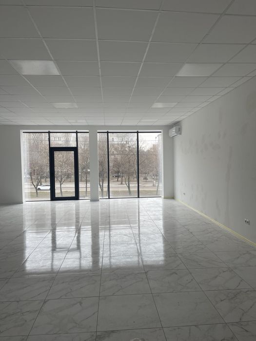 Оренда фасадного приміщення 90М2. пр. Центральний Садова